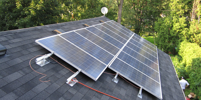 Montagem solar em telhado de telha - piscamento fotovoltaico
