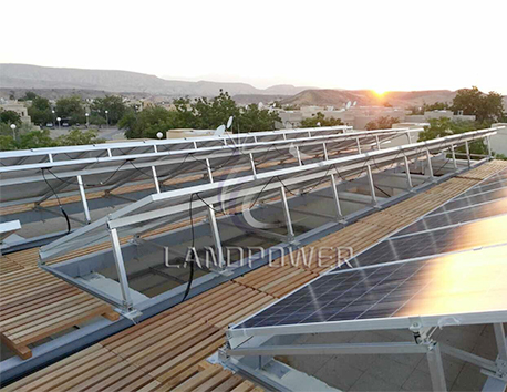 Painel solar de telhado plano de 100 KW no Oriente Médio